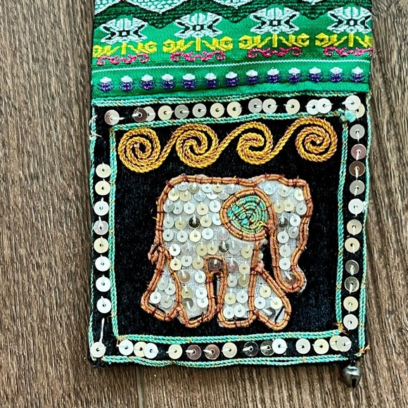 Embroidered Elephant Design Crossbody Bag - Picture 7 of 8